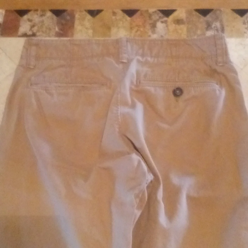 American Eagle khakis 28x32 - Picture 5 of 9